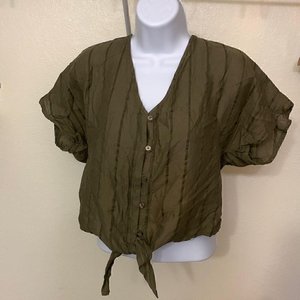 PRANA, medium, button down, crop, tie front, great condition